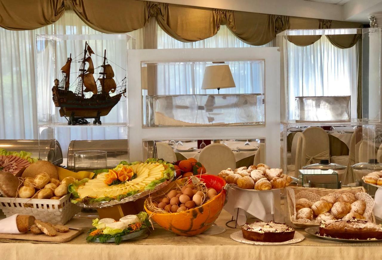 Domizia Palace Hotel Baia Domizia Ngoại thất bức ảnh